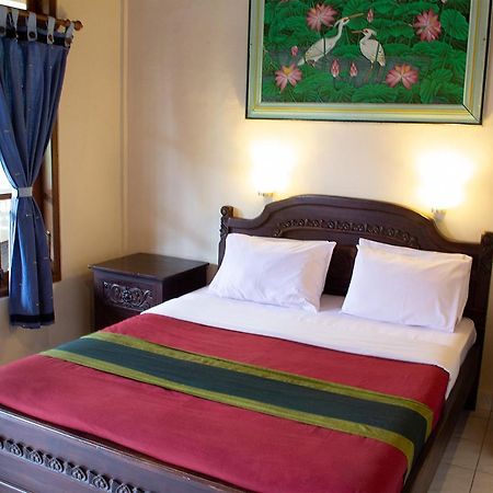 Flamboyan Hotel Кута Экстерьер фото