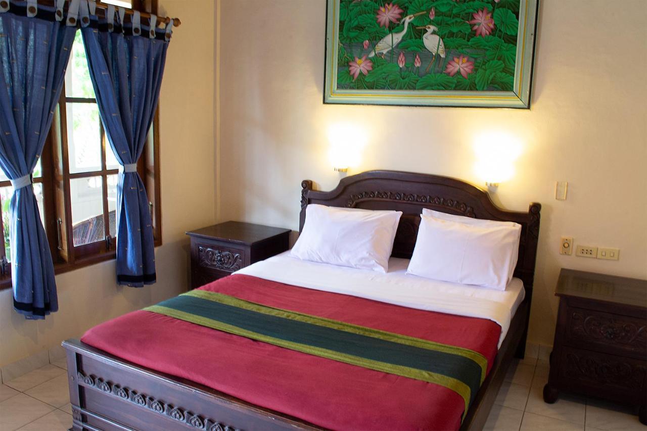 Flamboyan Hotel Кута Экстерьер фото